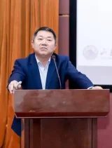 辛立国